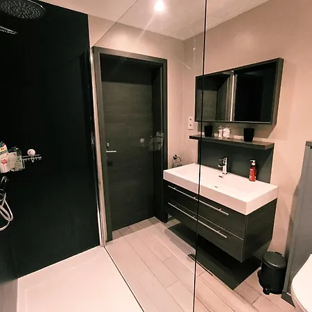 Du Lac Studio Apartment Nivezé